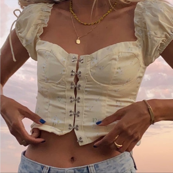 Princess Polly Allyson Puff Sleeve Hook Eye Front Floral Top, size US 4, yellow - Picture 1 of 6